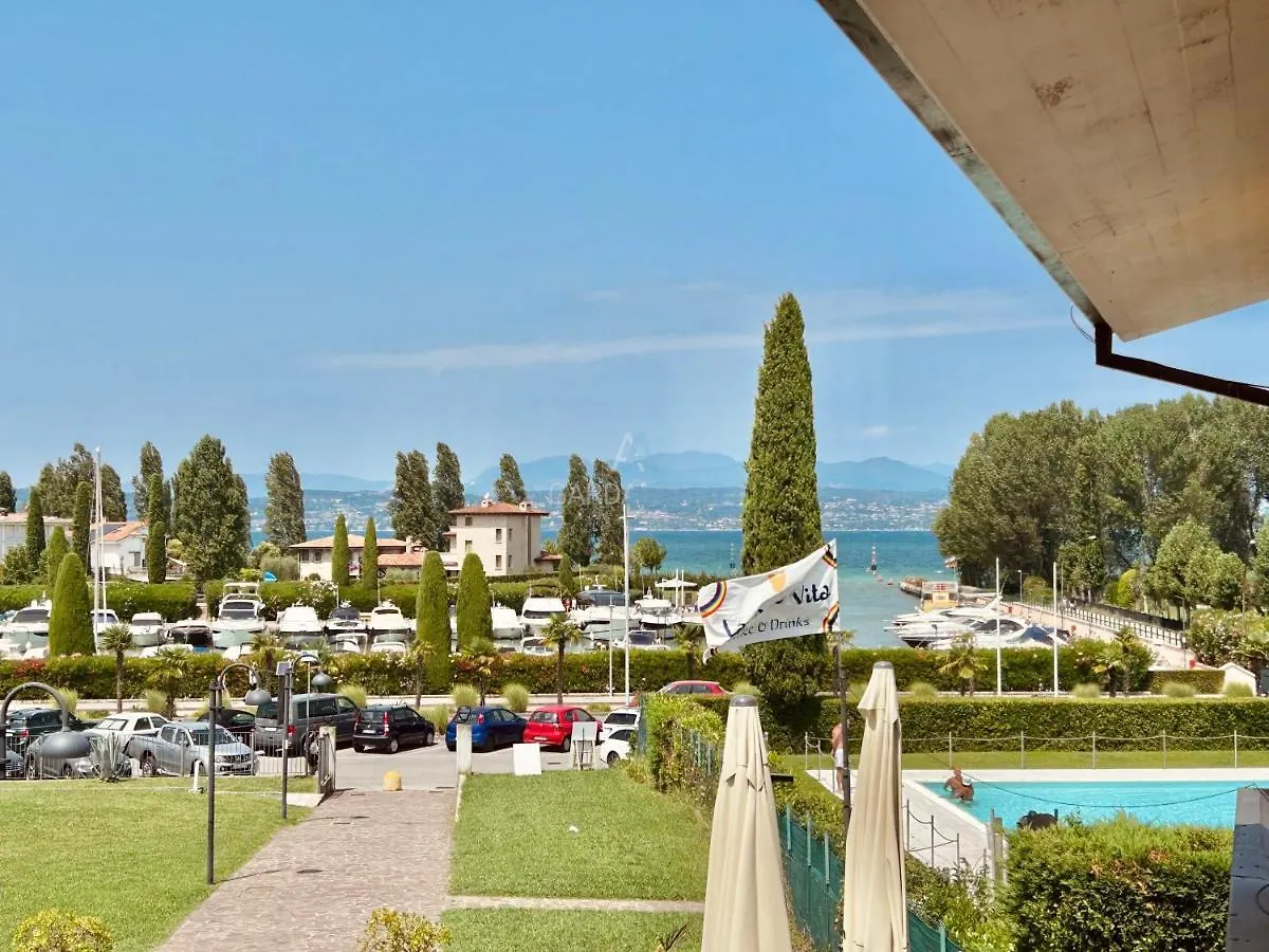 Mercury Apartment - Vista Lago Con Piscina Sirmione 0*,  Italia