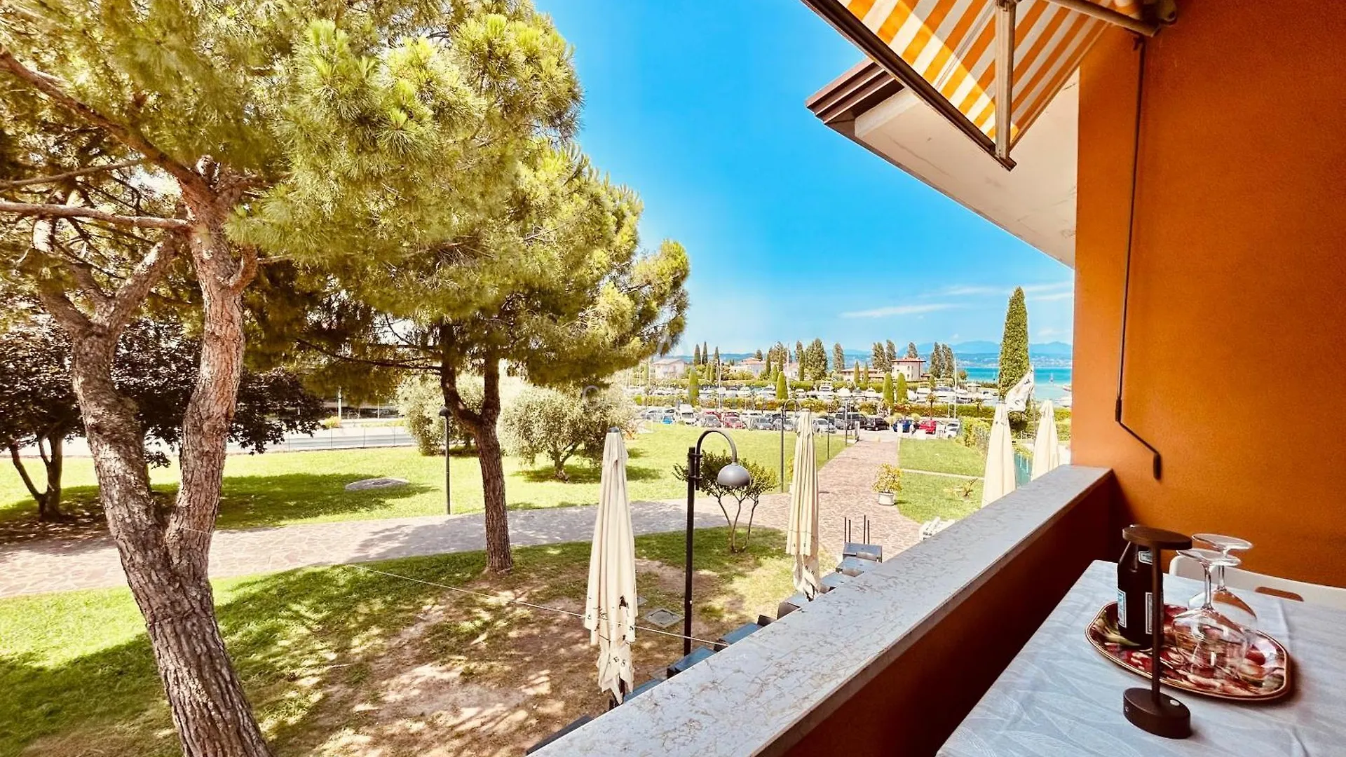 Mercury Apartment - Vista Lago Con Piscina Sirmione 0*,  Italia